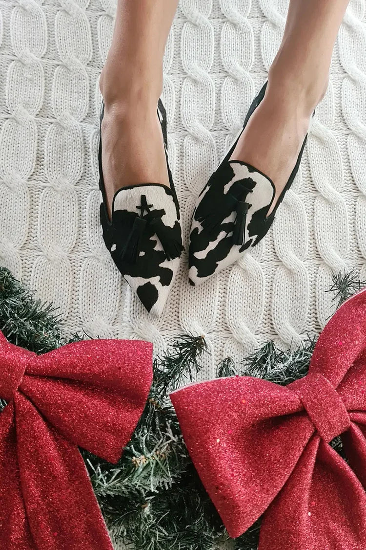 VALERIA | Elegant loafers with pointed toes and decorative tassel details