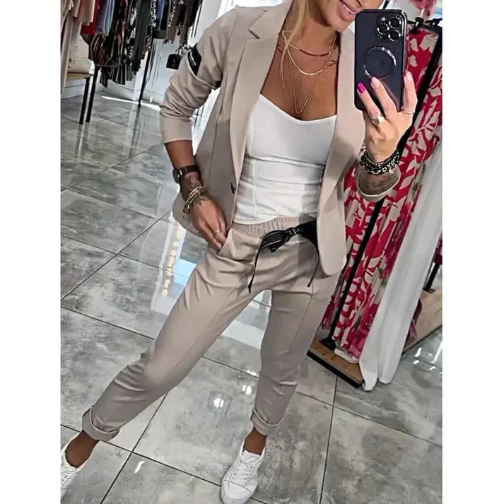 Robinson | Tailored set with a soft blazer and relaxed joggers