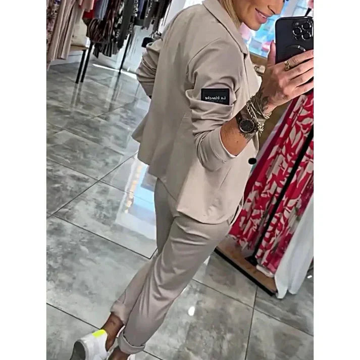 Robinson | Tailored set with a soft blazer and relaxed joggers