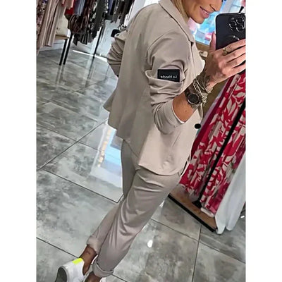 Robinson | Tailored set with a soft blazer and relaxed joggers
