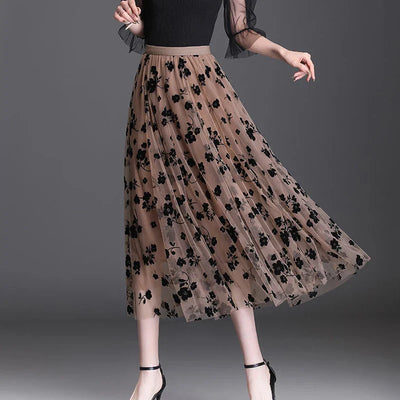Odette | Chic Tulle Midi Skirt Adorned with Delicate Floral Accents