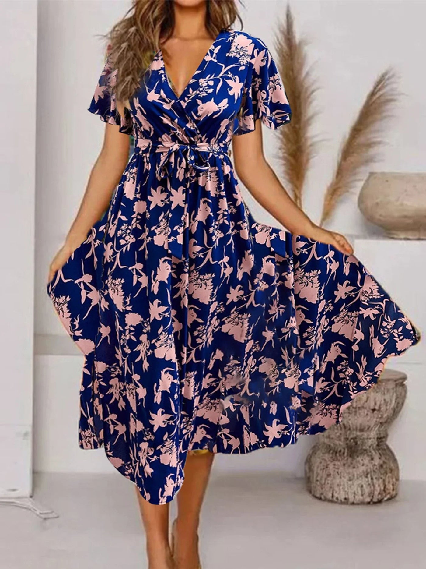 Evy | Chic Midi Dress Featuring a Romantic Floral Design