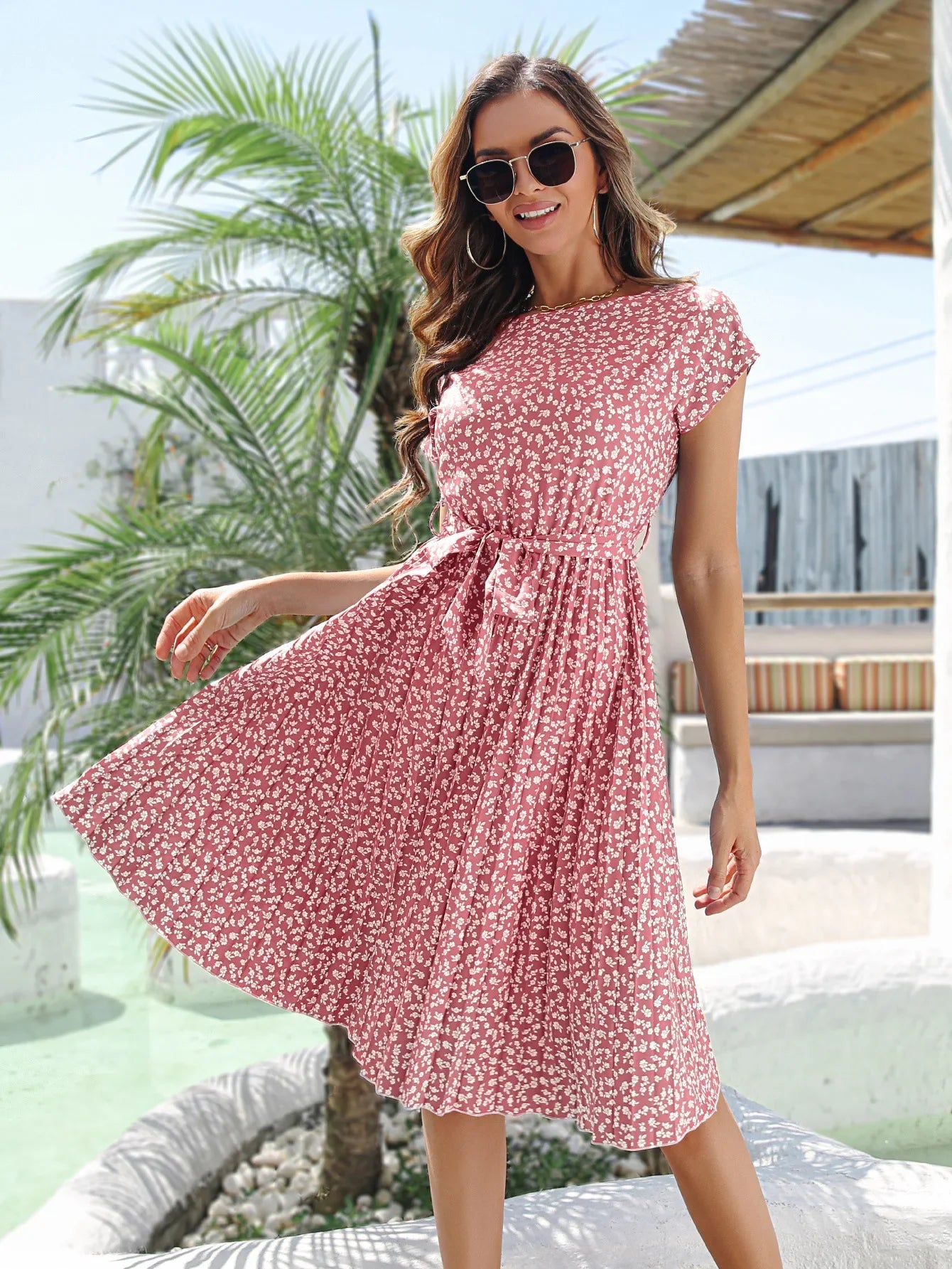 Anette | Chic Dress Featuring a Delicate Floral Design