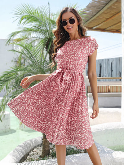 Anette | Chic Dress Featuring a Delicate Floral Design